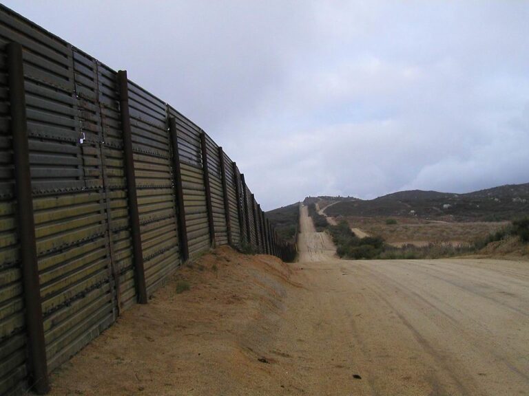 Number of Immigrants Growing on Mexican Border Seeking to Reach U.S.