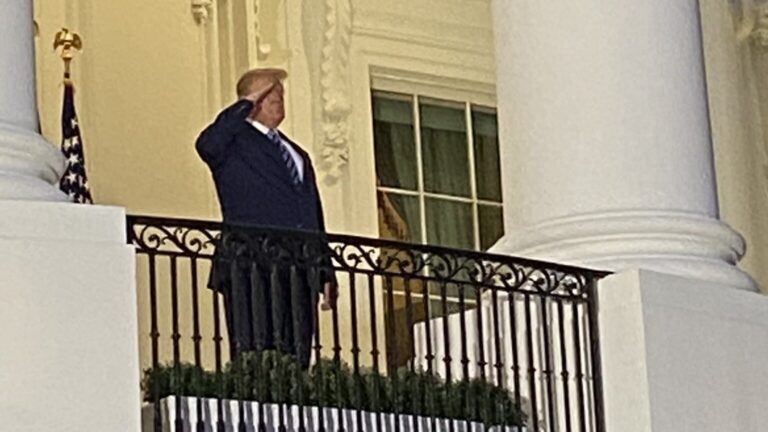 Donald Trump abandona el hospital
