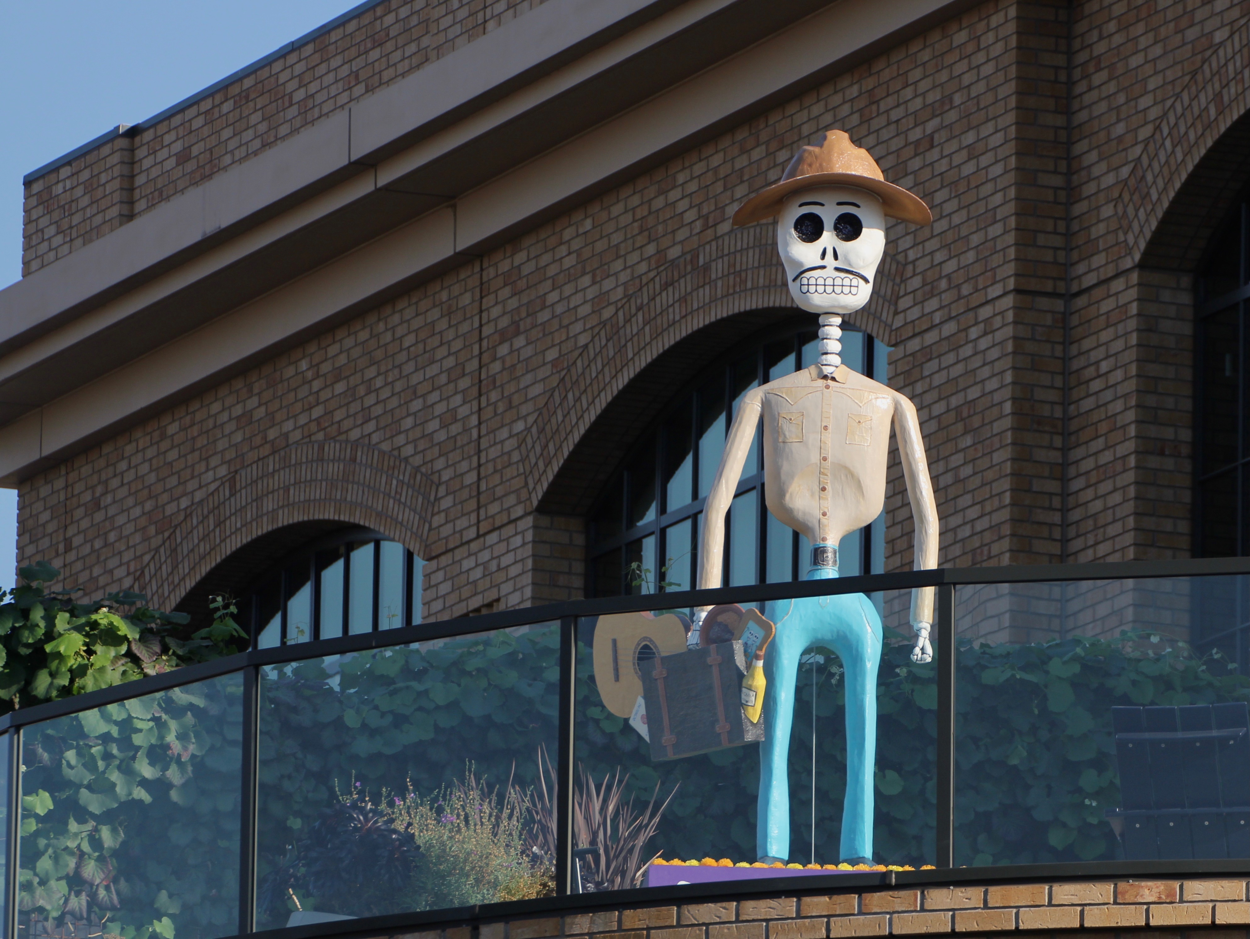 Redwood City: "Exodus and Memory", by Fernando Escártiz on the Chan Zuckerberg Initiative building