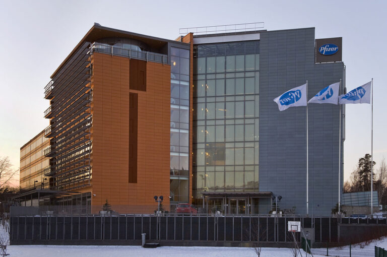COVID-19: Pfizer anuncia vacuna con 90% de eficacia