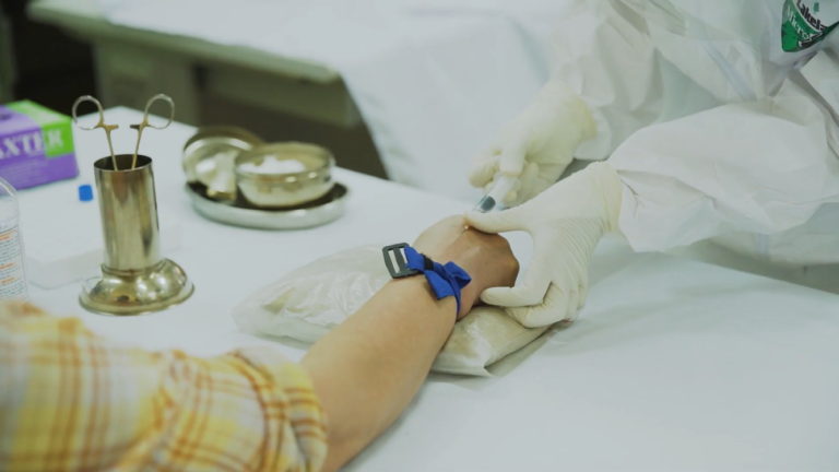 COVID-19: Stanford engineers create microlaboratory that detects infection in minutes