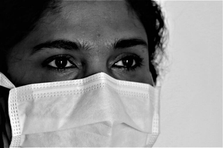 COVID-19: Pandemic should not be an excuse to backtrack on migrants' rights, UN