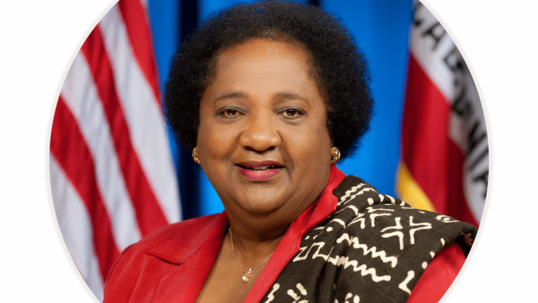 Shirley Weber, primera mujer afroamericana secretaria de Estado de California