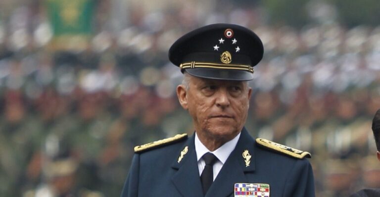 Extitular de Defensa en México exonerado por cargos de narcotráfico