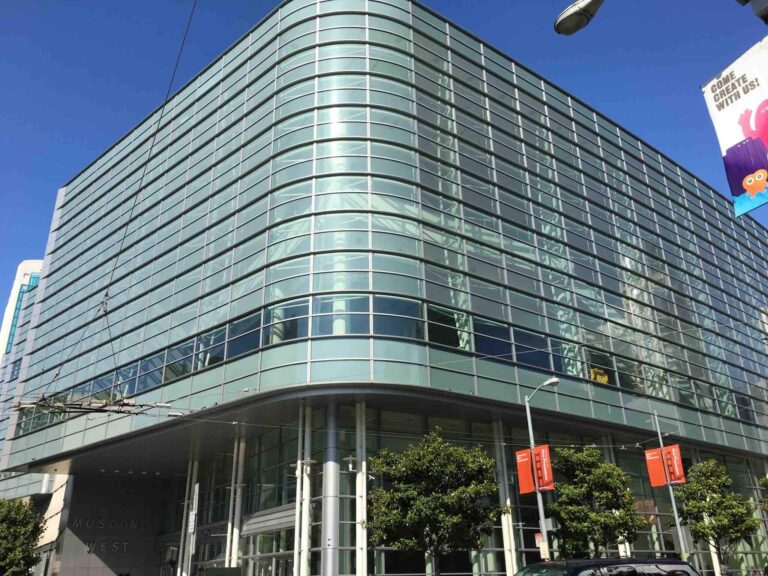 Moscone Center abre sus puertas este viernes como centro de vacunación masiva