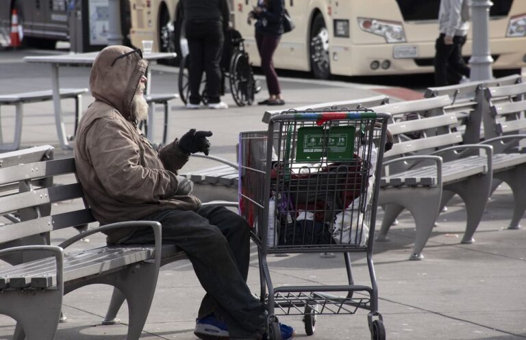 Tasa de pobreza en EE. UU. en 2021 será de 13.7 por ciento: Urban Institute