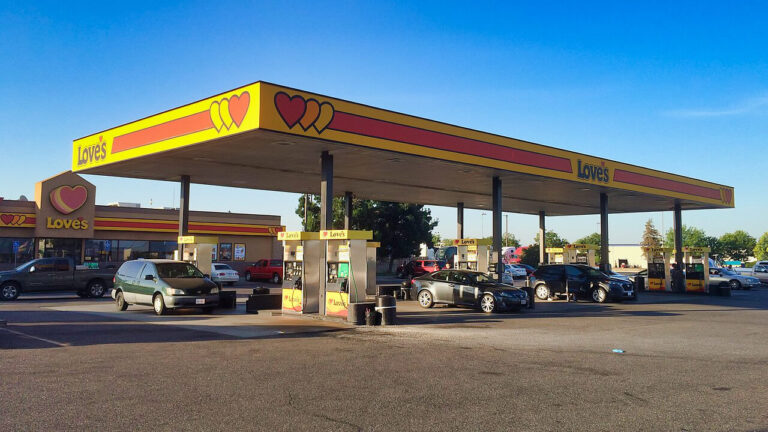 Petaluma, San Francisco, primera ciudad de EE. UU. en prohibir nuevas gasolineras