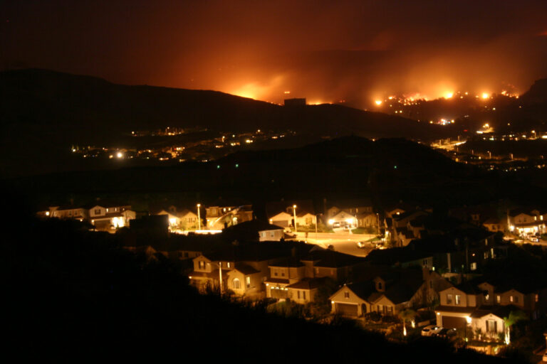 Se duplica número de incendios forestales en California