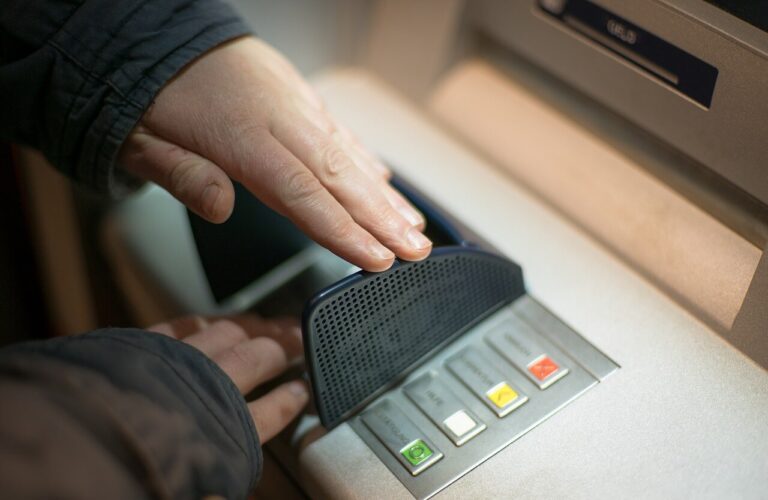 Phone scams in San Francisco; pretend to be cops