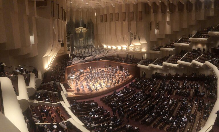 San Francisco Symphony returns to delight its fans after closing for COVID-19