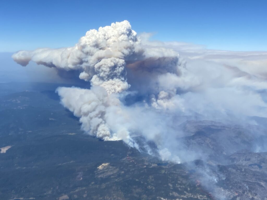 加利福尼亚州被烧毁的英亩面积在增加