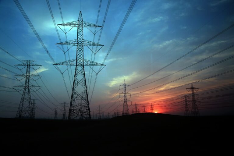 Probables cortes de energía a residentes de 16 condados ante riesgo de incendios