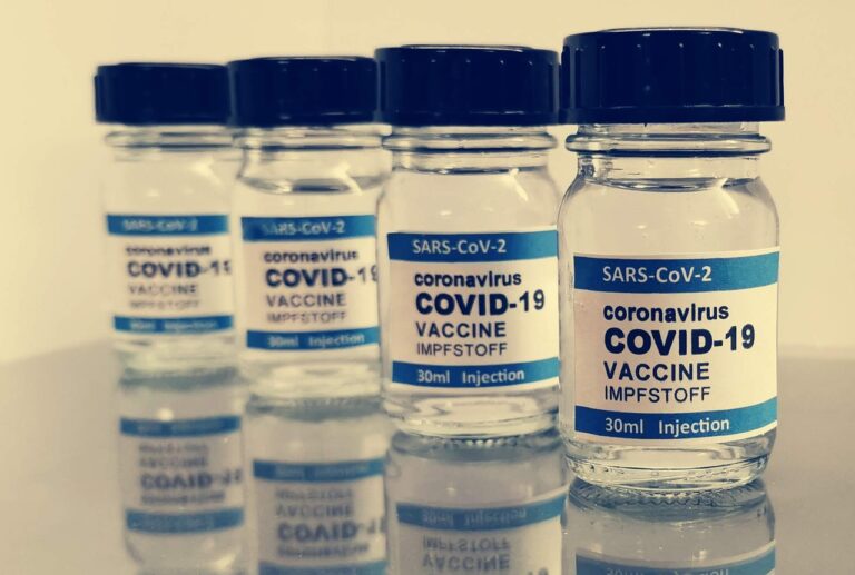 Vacunas evitaron hasta 140 mil muertes por COVID-19 en EE. UU.