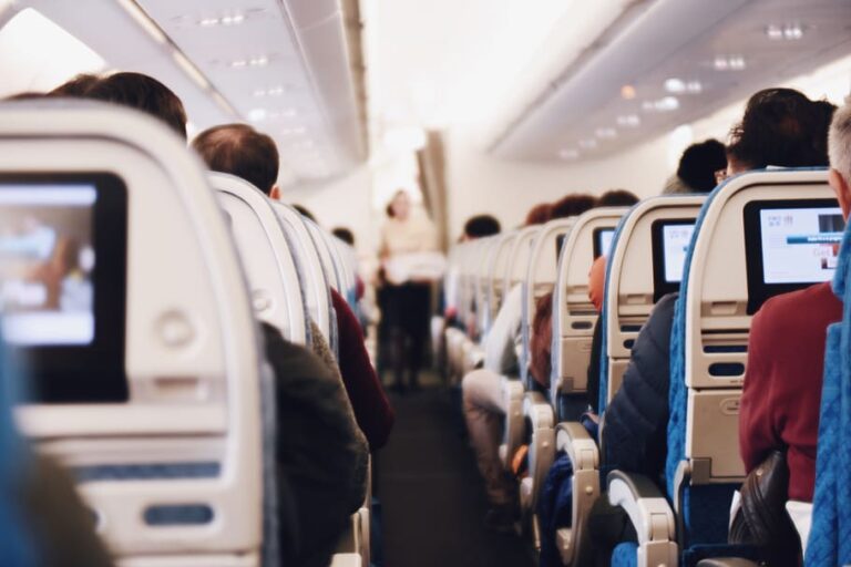 Extranjeros deberán estar completamente vacunados antes de entrar a EE. UU. a partir de noviembre