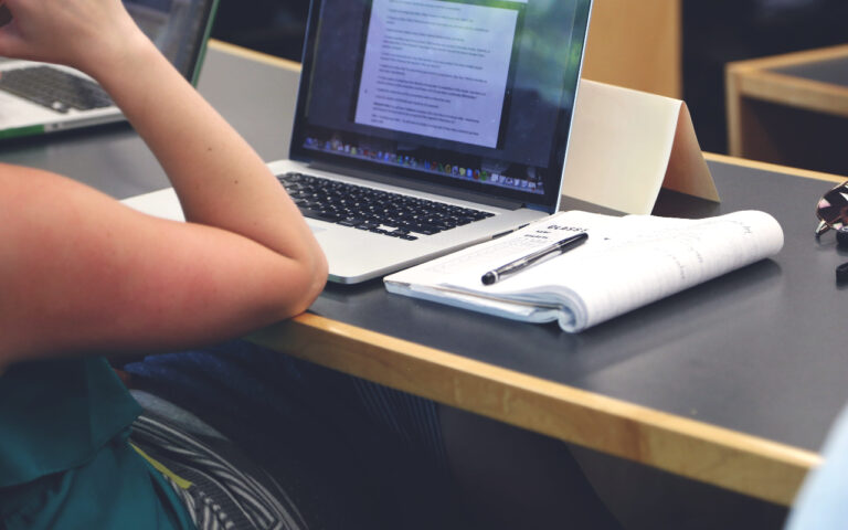 California ofrecerá cancelación de la deuda estudiantil en colegios comunitarios