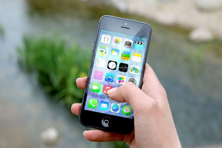 It's law! California restricts smartphone use on school campuses