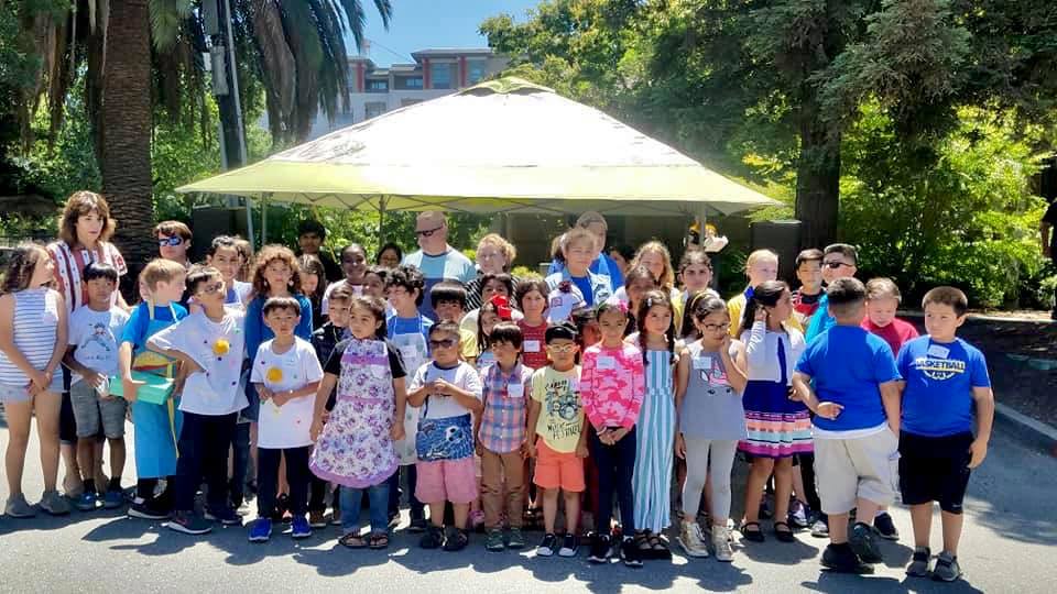 Feria de economía para niños y adolescentes de Casa Circulo Cultural en colaboración con la Biblioteca de Redwood City