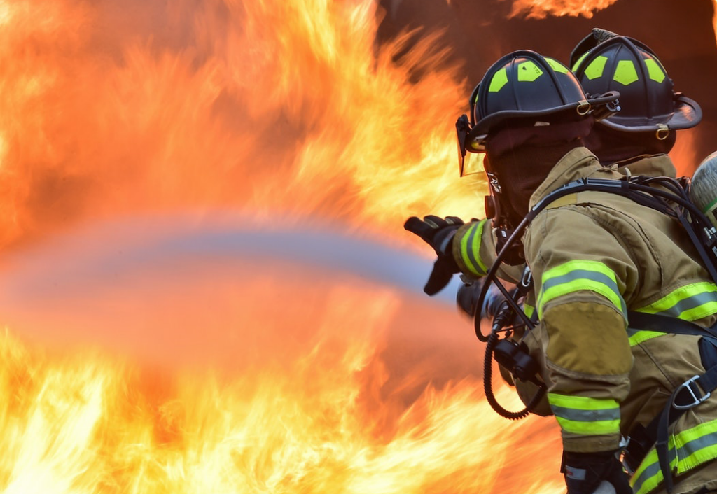 Un incendio en un parque de casas rodantes en San José la madrugada de este martes dejó a siete residentes desplazados