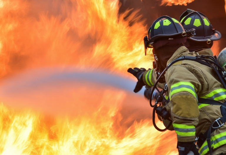 Sin heridos incendio de campamento en Redwood City