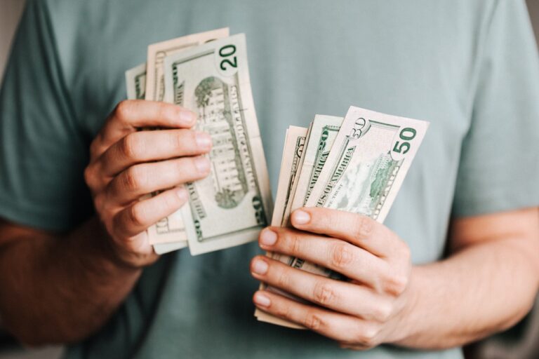Crecimiento en California laboral y económico pero combustibles se disparan
