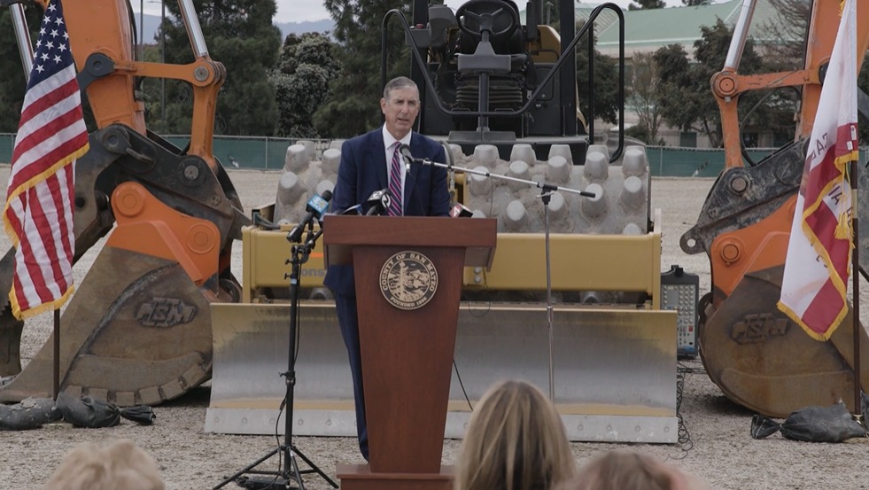 Estamos presupuestando los fondos que se le adeudan al Condado de San Mateo, declaró el ejecutivo del condado, Mike Callagy ya que el El Condado de San Mateo busca preservar servicios y programas durante el año fiscal 2026-27 mediante un presupuesto que depende de que California entregue fondos de reemplazo de la cuota de licencia vehicular (VLF).