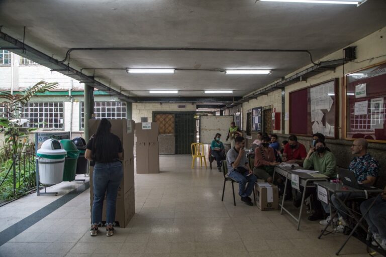 Racial exclusion and lack of faith in institutions among the main causes of electoral abstentionism in Colombia: collective