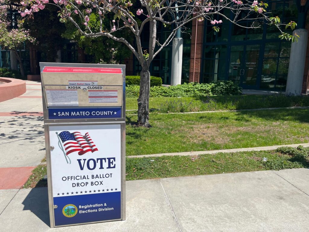 mensajeros de material electoral