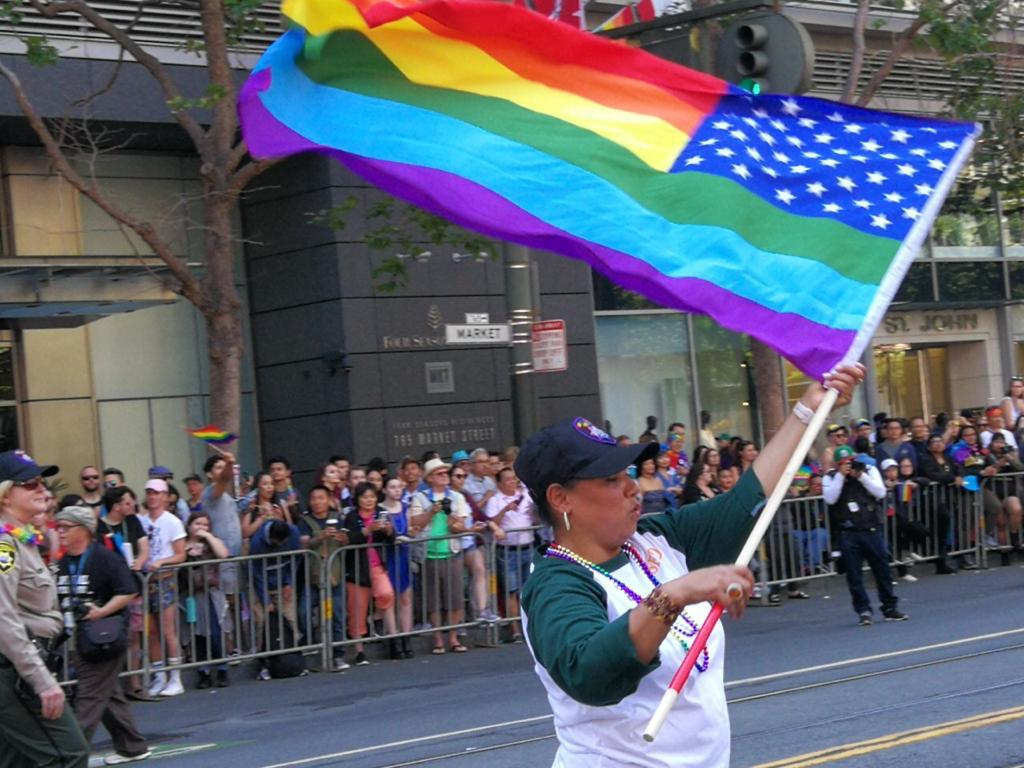 Cuando la comunidad LGBTQ+ del Valle Central comenzó sus celebraciones del Mes del Orgullo en junio, los partidarios recibieron un duro recordatorio de por qué el evento anual sigue siendo importante. El Departamento de Policía de Stockton confirmó una serie de incidentes de odio anti-LGBTQ+