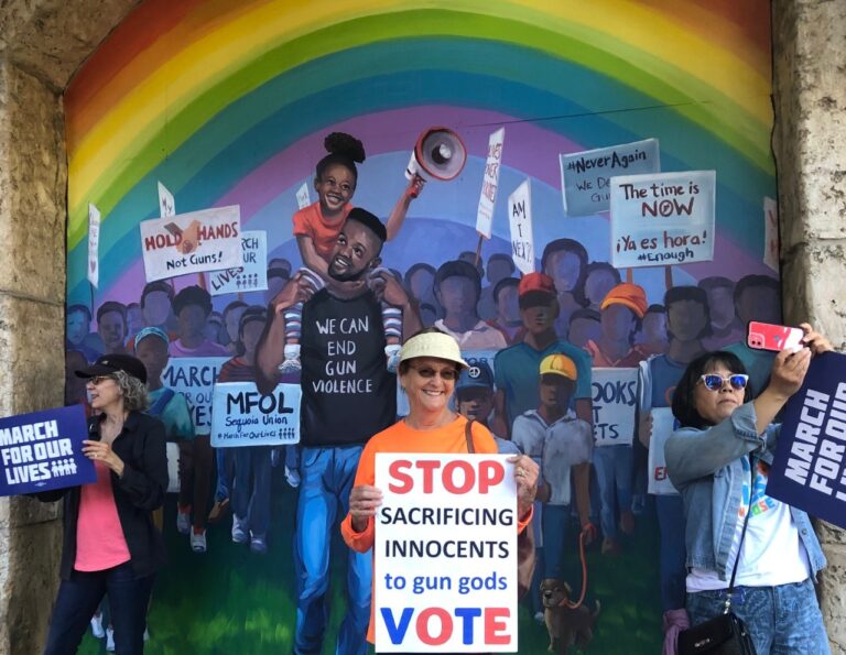 Los estudiantes locales organizan la «March For Our Lives» en Redwood City en contra de la violencia armada
