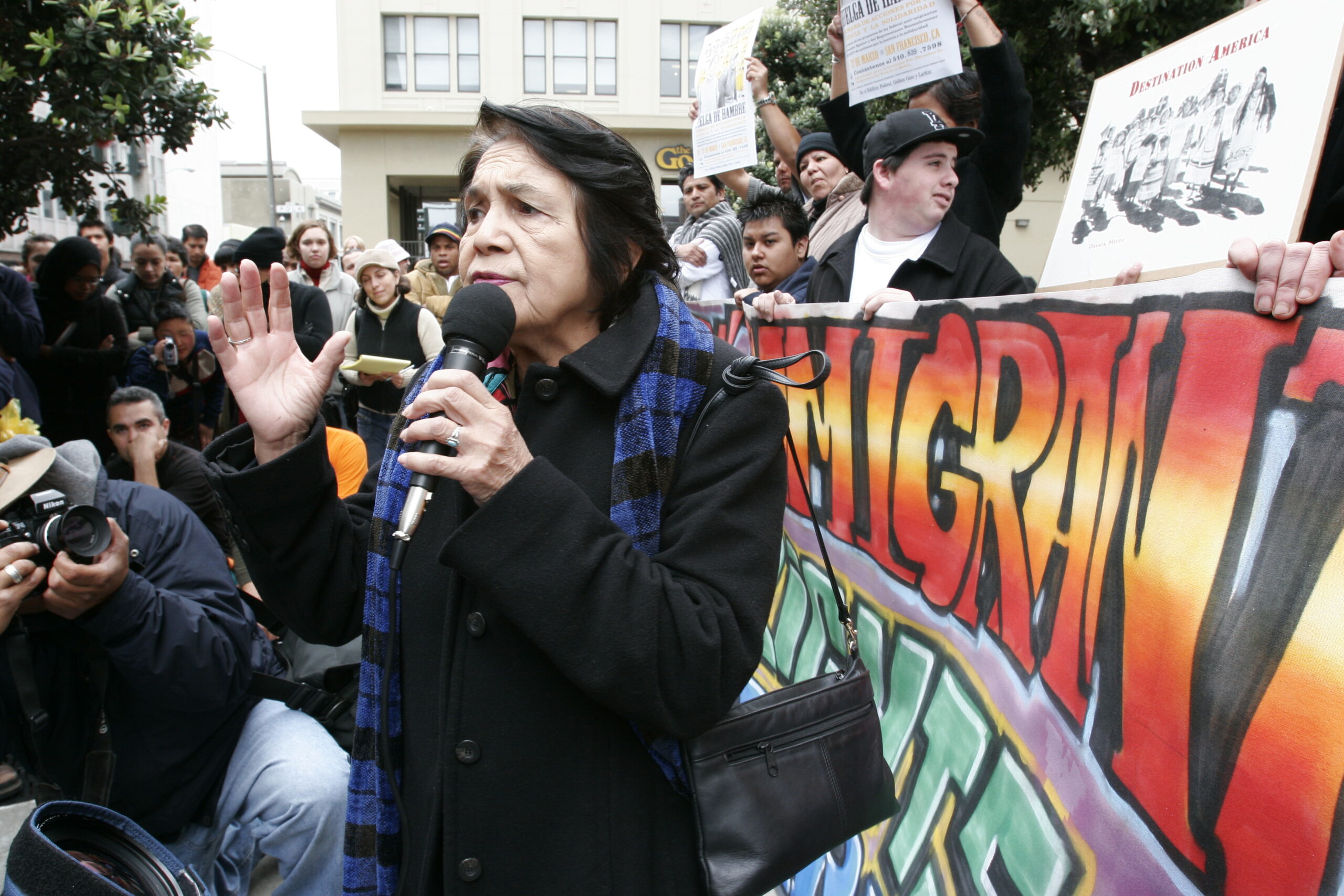 La líder Dolores Huerta dio un discurso en el inicio de una huelga de hambre frente al Edificio Federal en San Francisco. 21 de marzo de 2006 Foto: archivo P360