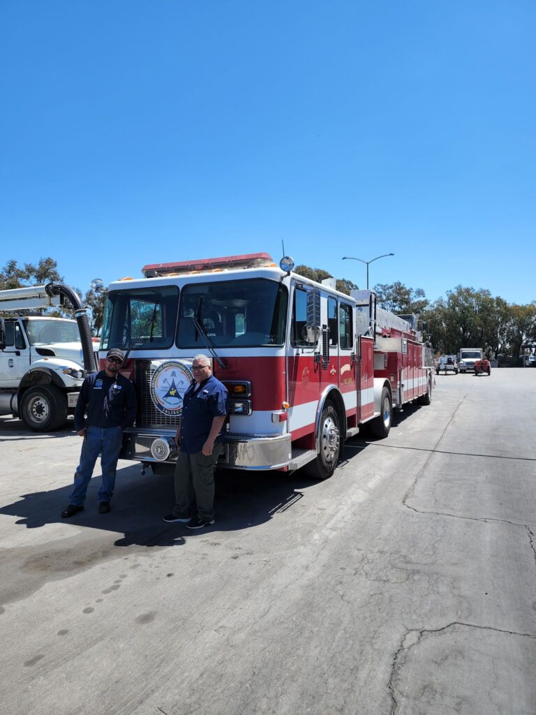 Redwood City donó un camión de bomberos escala para rescate y extinción de incendios