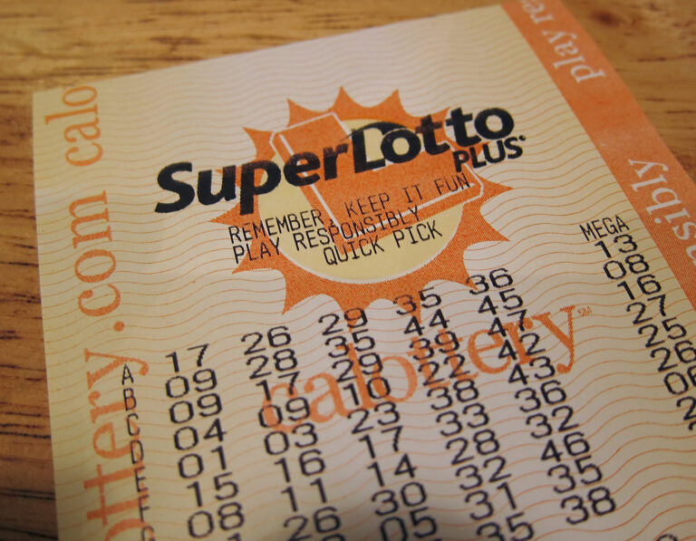 There is a new millionaire, lottery ticket with a prize of 247 million dollars is sold in San José