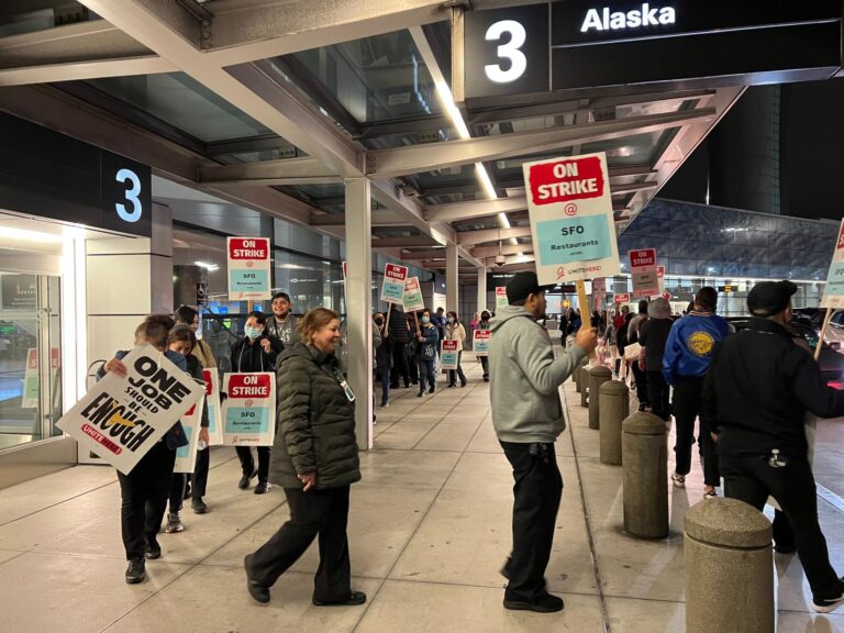San Francisco Airport fast food workers go on strike
