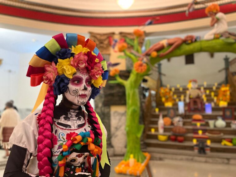 Casa Círculo Cultural lleva la tradición de Día de Muertos al centro de Redwood City