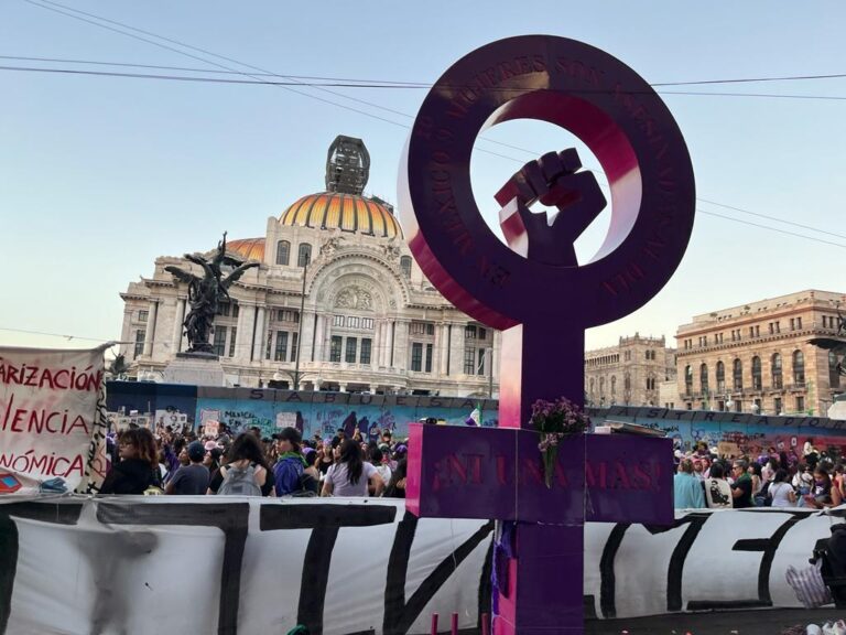 México se pinta de morado