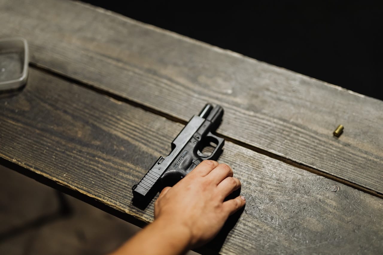 La policía de la ciudad confiscó el miércoles un arma de fuego a un hombre en crisis mental en Redwood City.