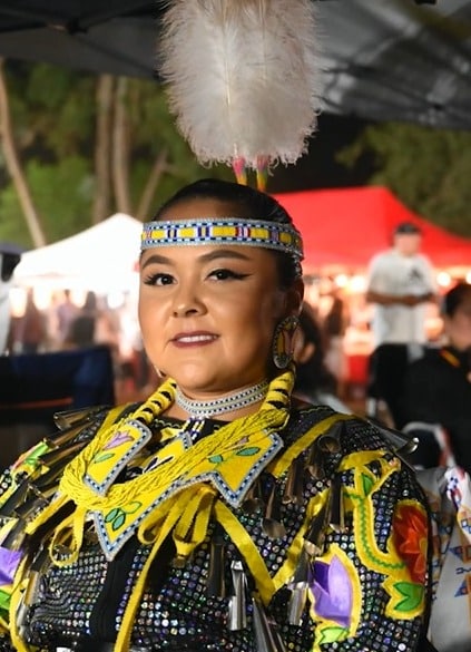 Celebran 52 aniversario del Encuentro Intertribal en los terrenos de la universidad de Stanford