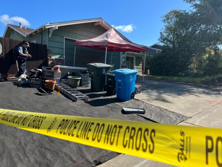 Policía de Belmont y FBI investigan una casa relacionada con la desaparición de una mujer hace 27 años