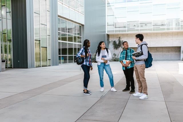 California da $23.3 millones para que estudiantes sean consejeros de trastornos por uso de sustancias