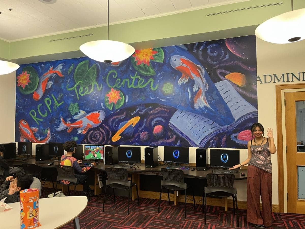 Centro Juvenil de la biblioteca de Redwood City estrena mural
