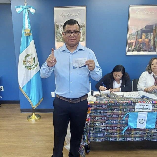 Guatemaltecos en EE. UU. votan en centros instalados para elegir a su próximo presidente
