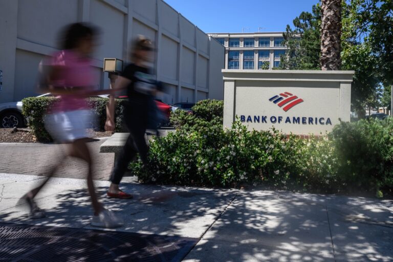 Latinos denounce funds retention by Bank of America