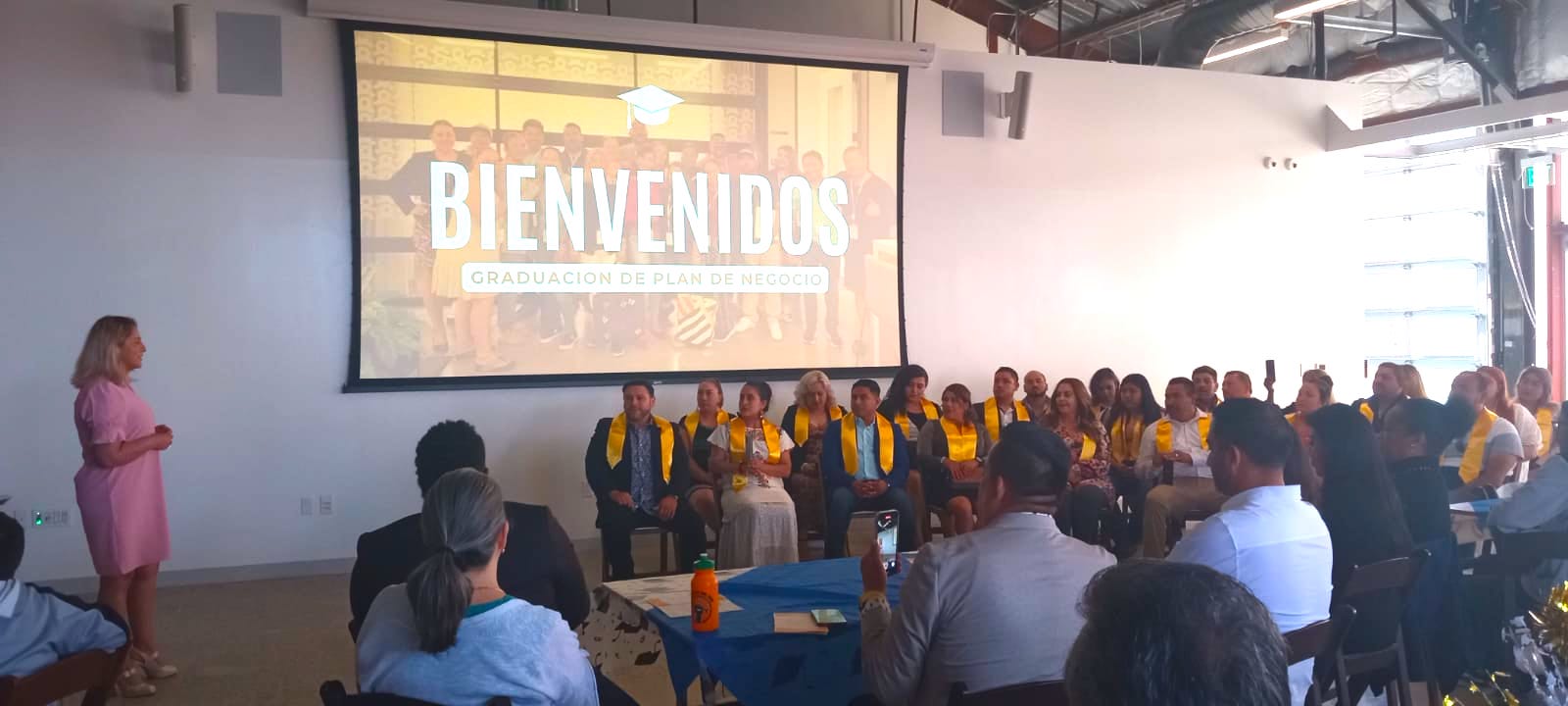 Renaissance galardona a emprendedores hispanos tras culminar programa empresarial