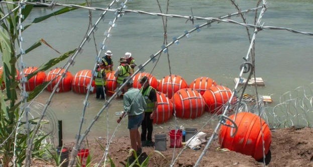 Probable hondureño el cuerpo encontrado en barrera flotante de Eagle Pass, Texas