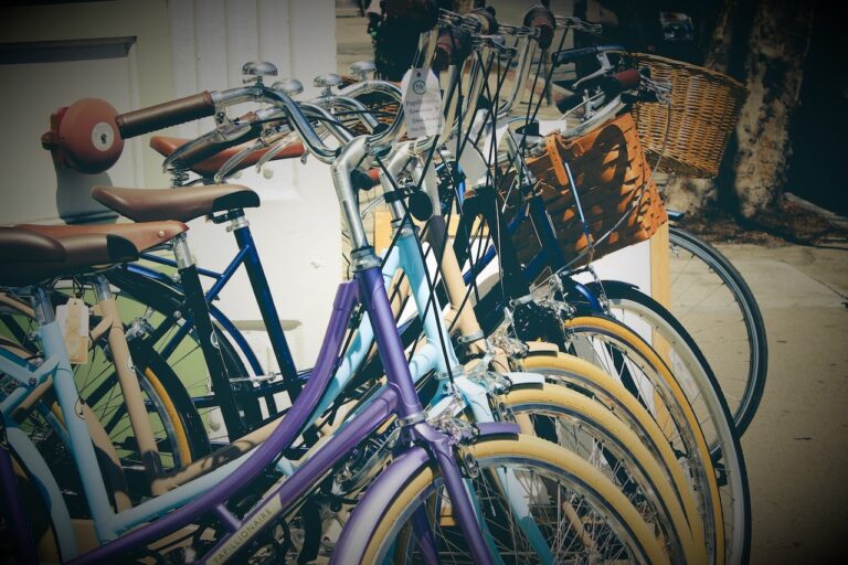 Detienen a dos por el robo de varias bicicletas en Redwood City