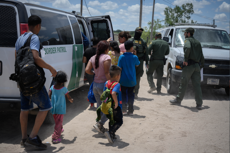 EE. UU. da fin a “parole humanitario” para inmigrantes de Cuba, Nicaragua, Haití y Venezuela