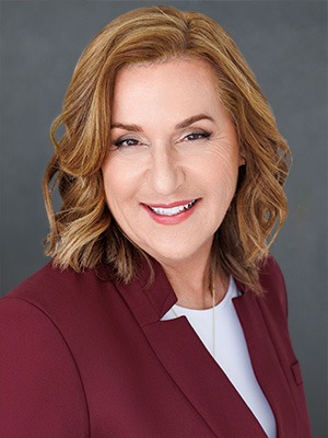 Alcaldesa de Santa Clara, Lisa Gillmor, es acusada de vínculos con el grupo “Dark Money”