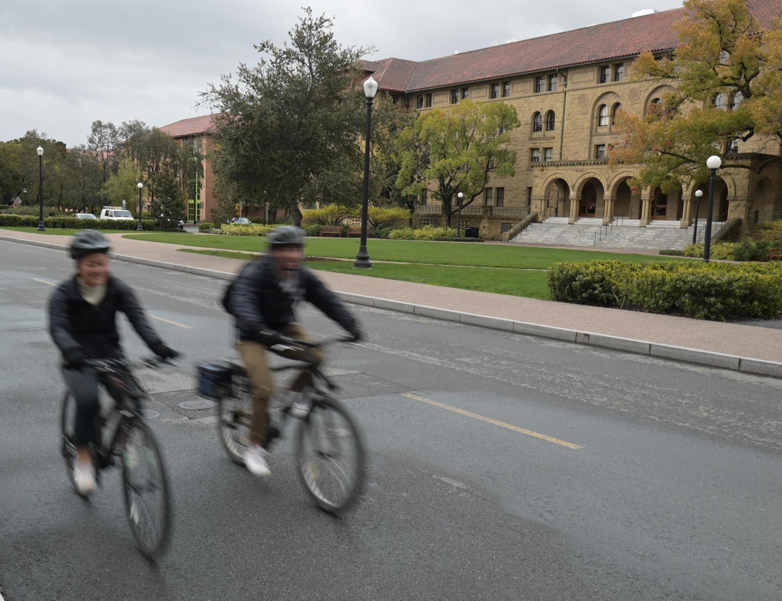 Un grupo de estudiantes y miembros de la comunidad universitaria lanzó una petición para exigir que la Universidad de Stanford se declare formalmente campus santuario y prohíba el acceso del Servicio de Inmigración y Control de Aduanas