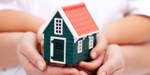 Newsom firma 56 leyes de vivienda para aumentar la asequibilidad y ayudar a los inquilinos