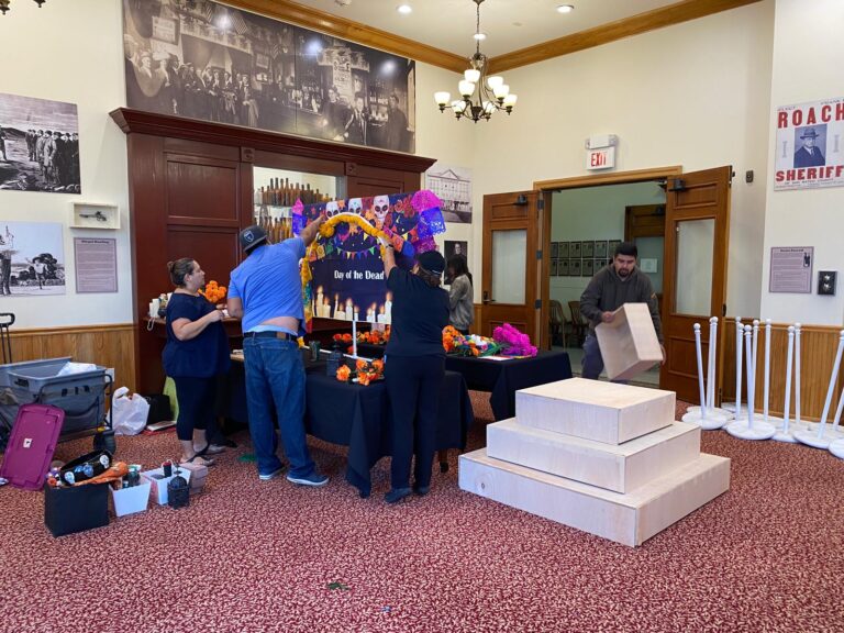 Redwood City cobra vida con celebración de “Día de los Muertos”